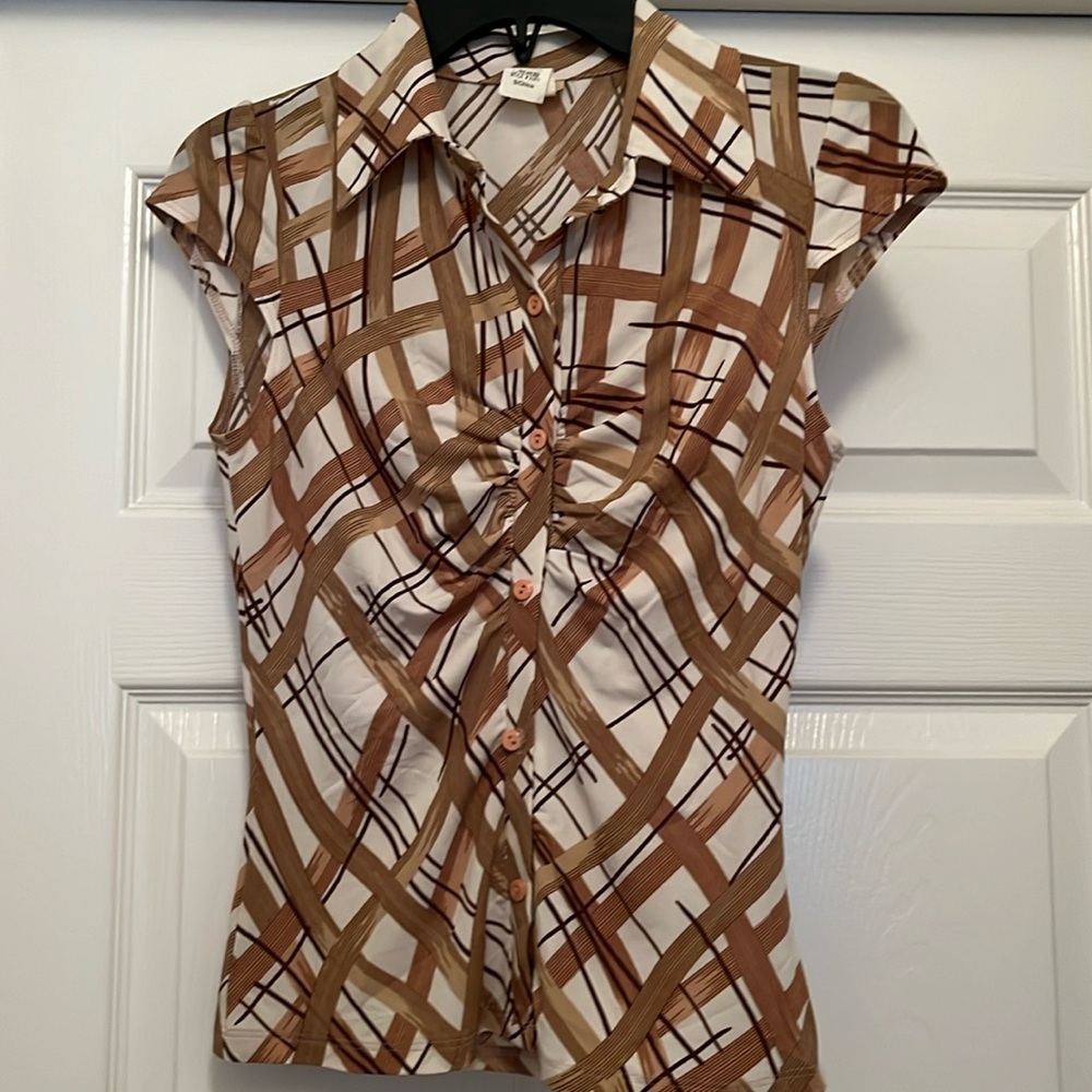 Spandex short sleeve button down shirt.